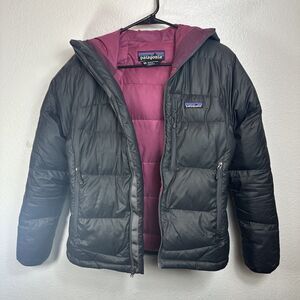Women’s XS Patagonia Hooded Puff Jacket Black